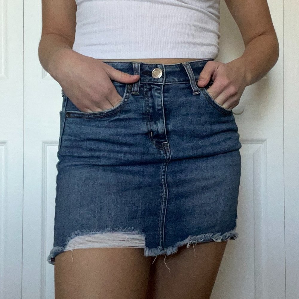American Eagle Distressed Denim Mini Skirt Size 2